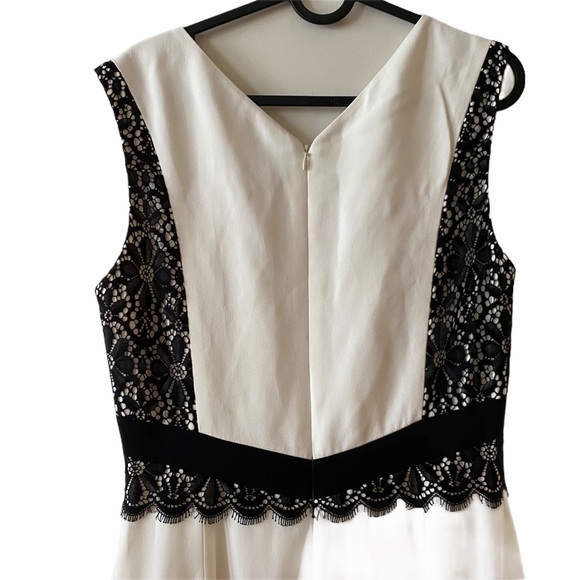 New J. Mendel lace crepe mermaid  train gown - Picture 6 of 8